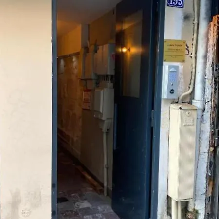 Joli Au Coeur De Париж
